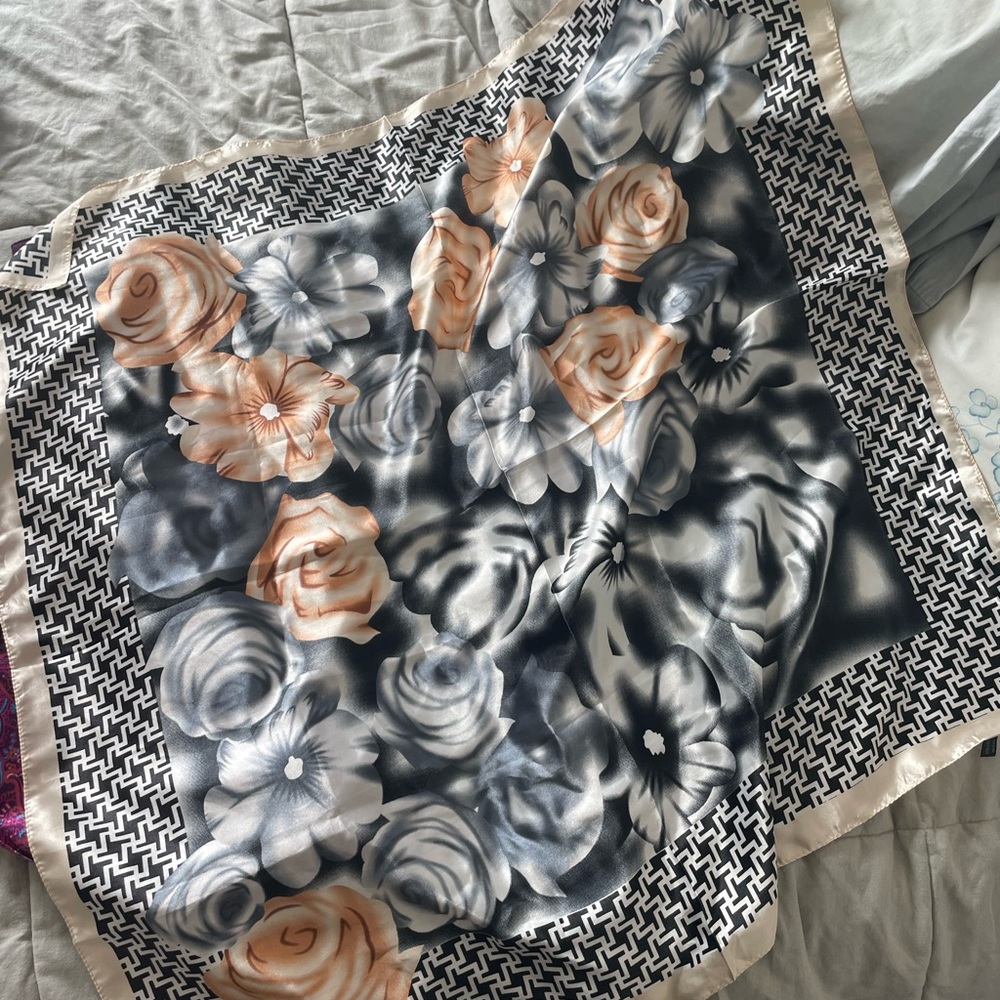 M.O.S.I Scarf